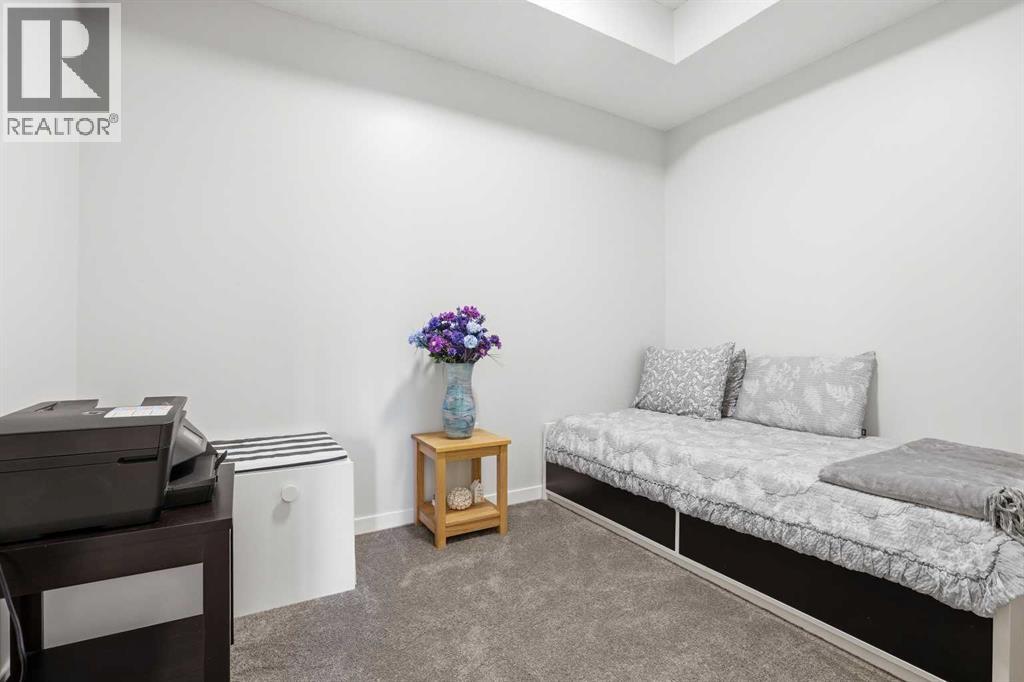 #3420 33 Carringham Gate NW - 11