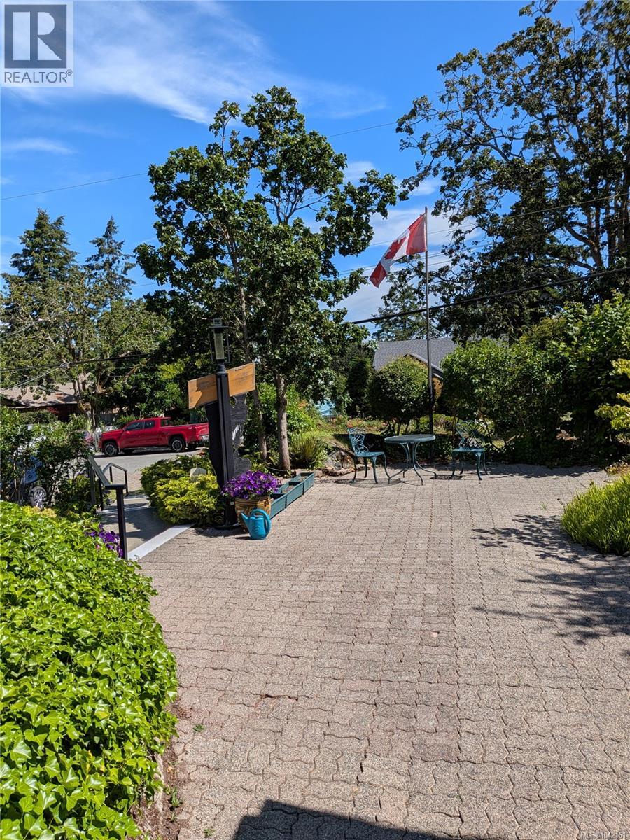 745 Middleton St, Saanich