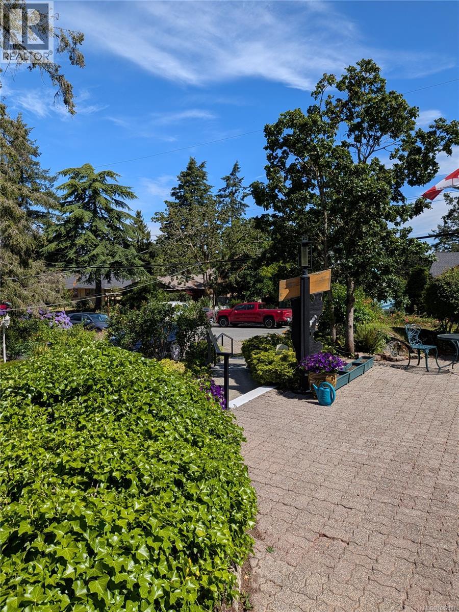 745 Middleton St, Saanich