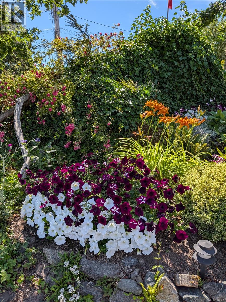 745 Middleton St, Saanich