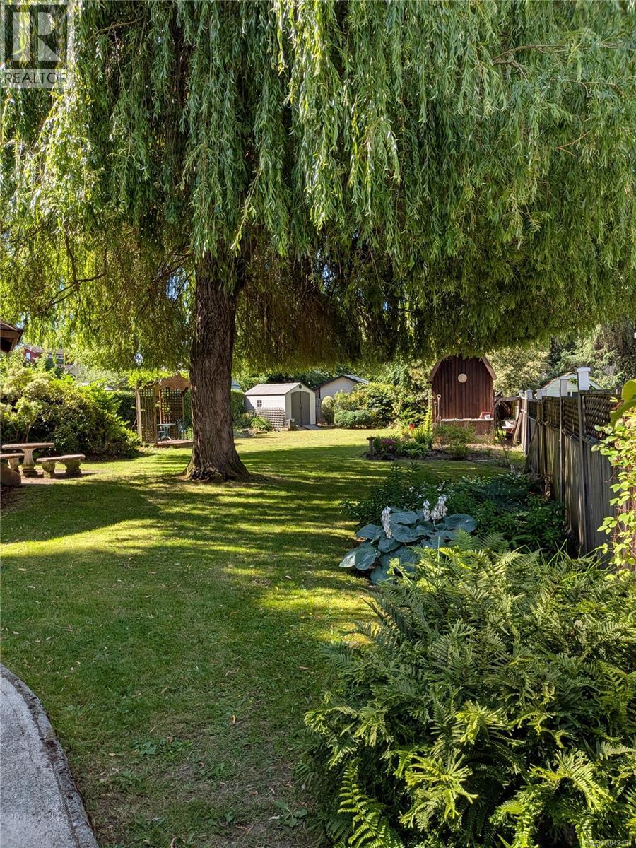 745 Middleton St, Saanich