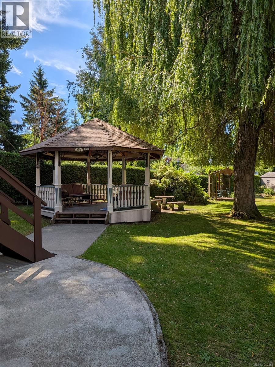 745 Middleton St, Saanich