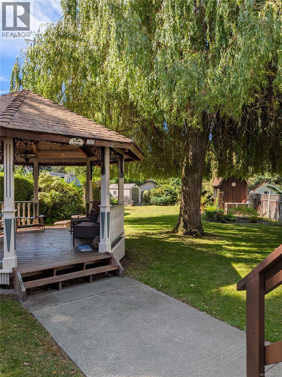 745 Middleton St, Saanich