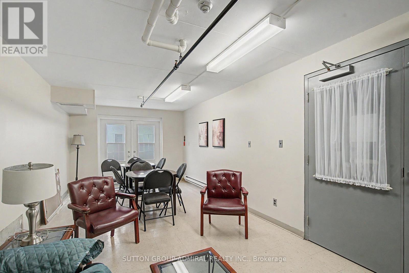 #311 3499 UPPER MIDDLE ROAD - 19
