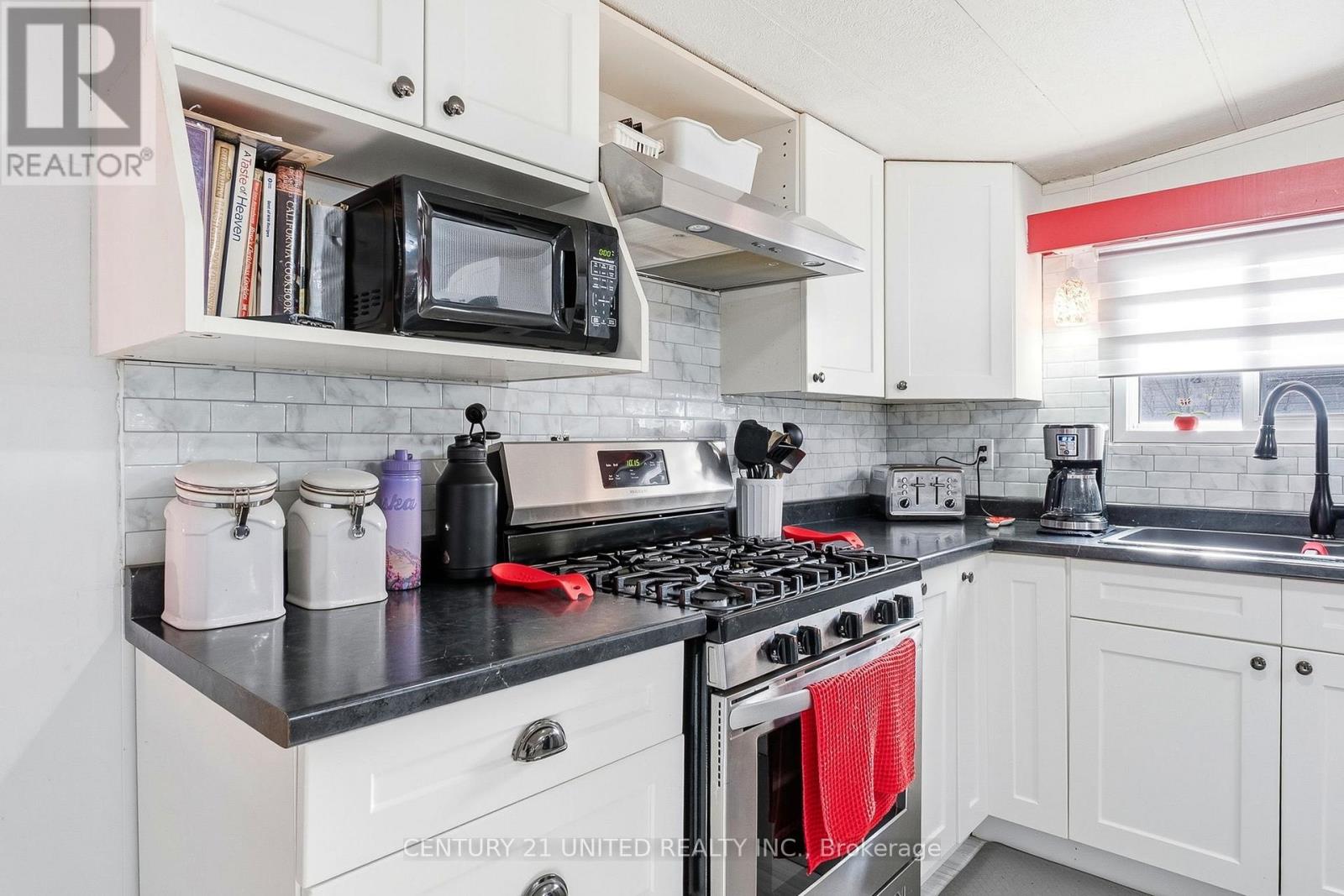 49 HILLVIEW DRIVE - 14