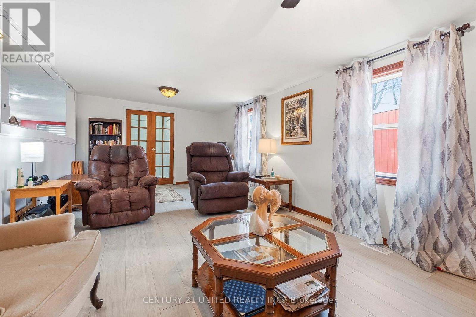 49 HILLVIEW DRIVE - 24