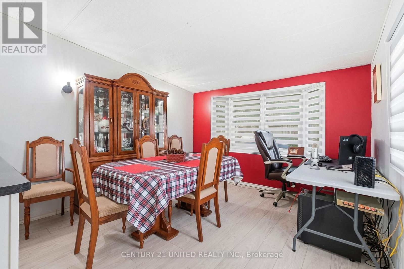 49 HILLVIEW DRIVE - 17