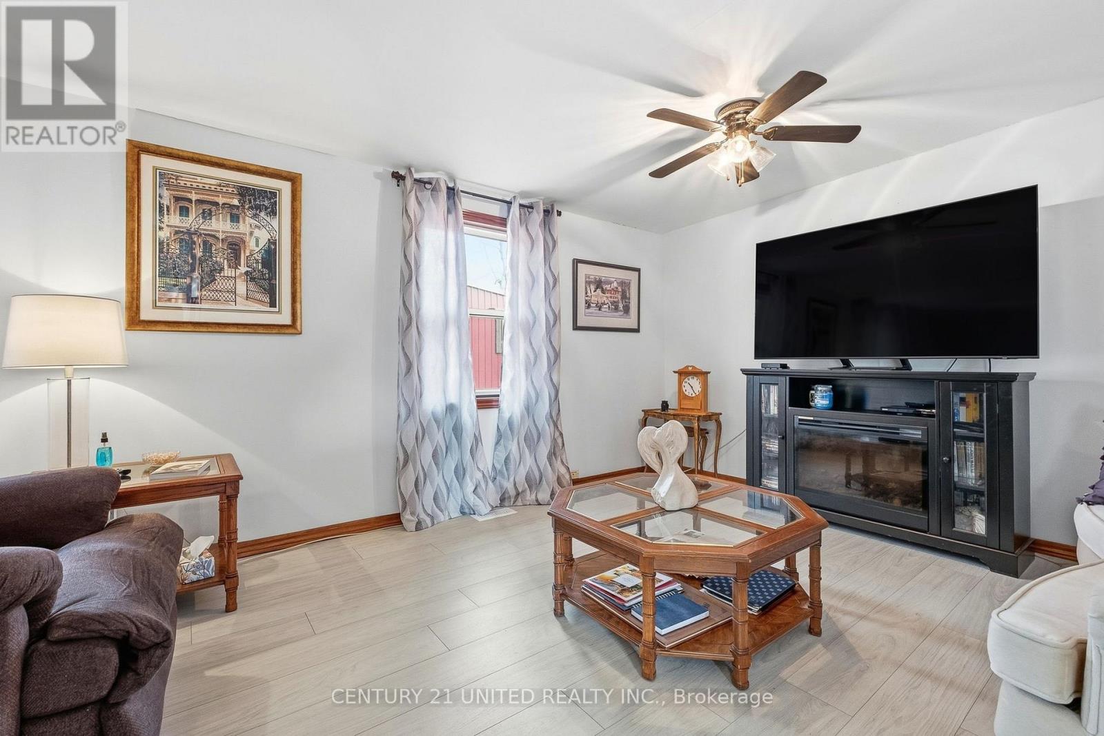 49 HILLVIEW DRIVE - 21