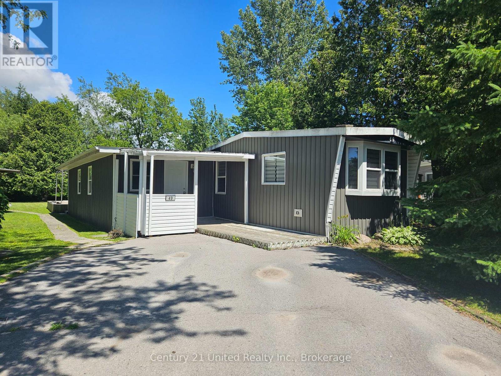 49 HILLVIEW DRIVE - 1