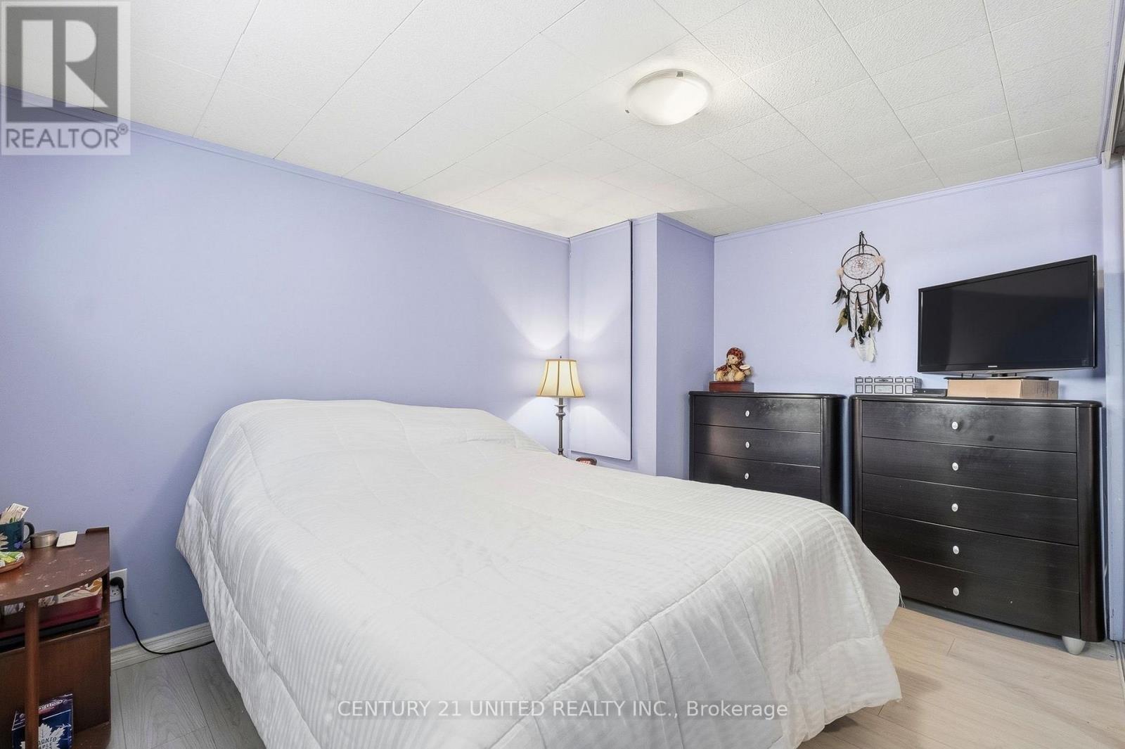 49 HILLVIEW DRIVE - 29