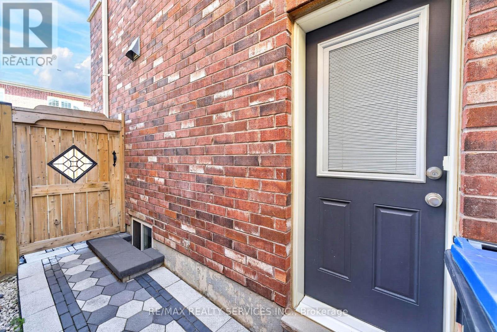 1 DOLBYHILL DRIVE - 32