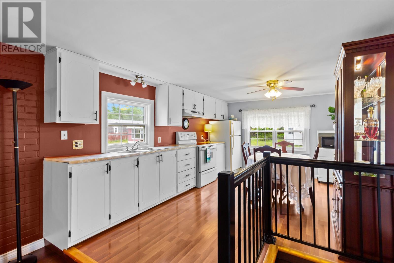 29 Riverside Drive W - 15