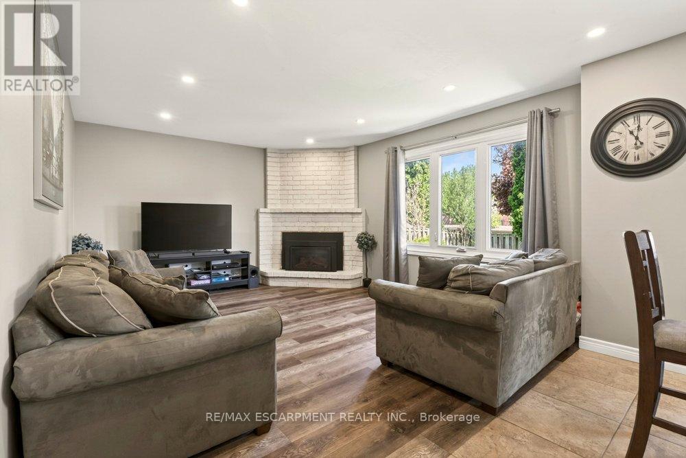 72 GURNETT DRIVE - 10