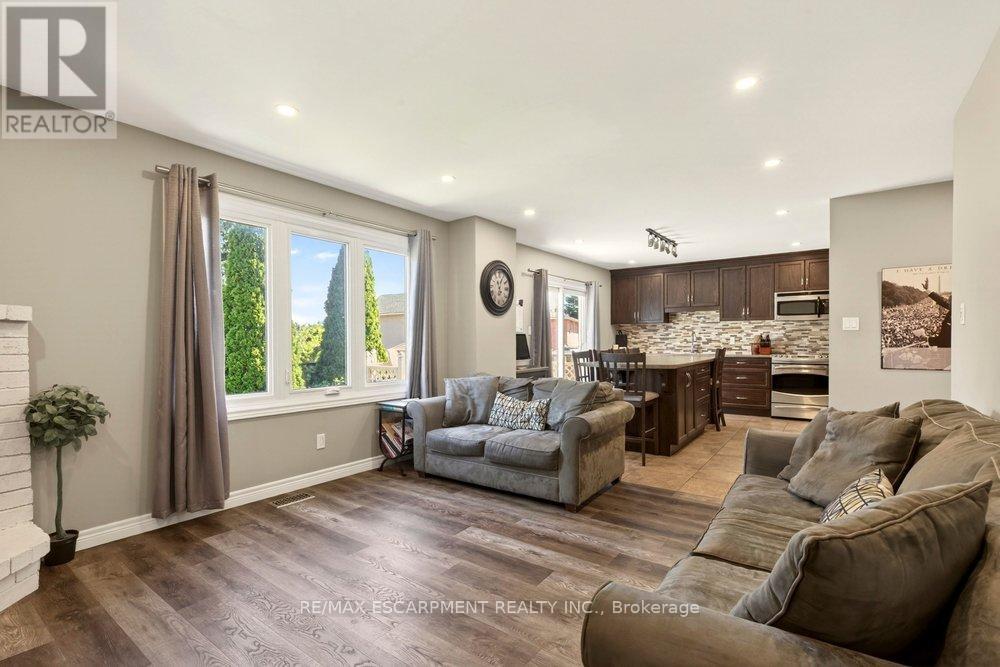 72 GURNETT DRIVE - 11