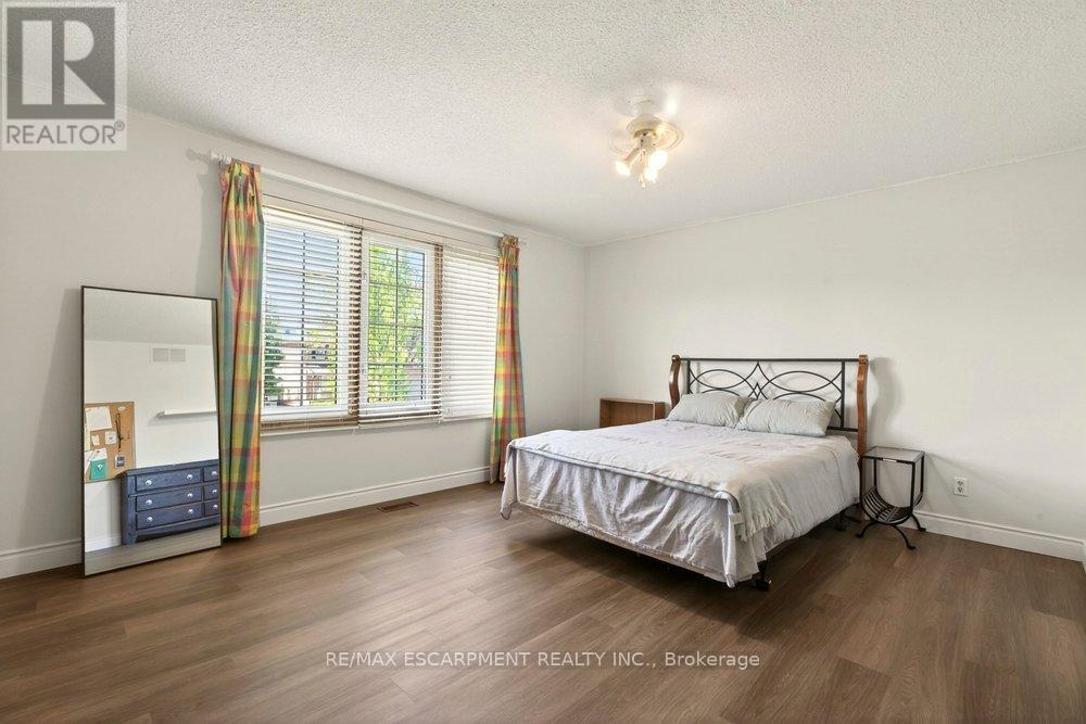 72 GURNETT DRIVE - 16