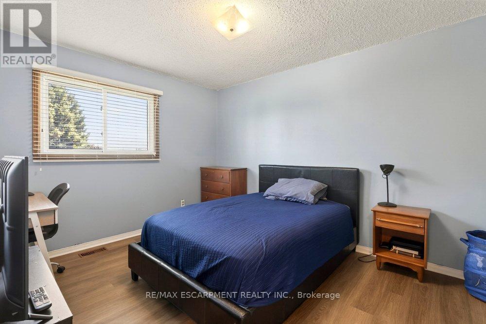 72 GURNETT DRIVE - 17
