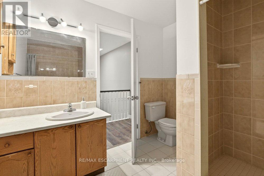 72 GURNETT DRIVE - 19