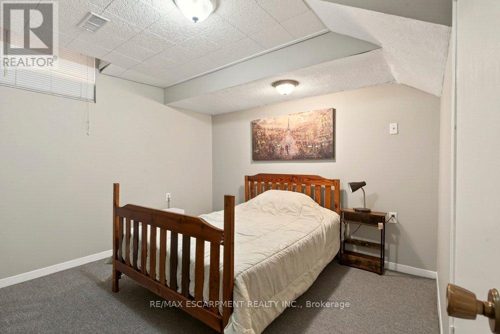 72 GURNETT DRIVE - 21