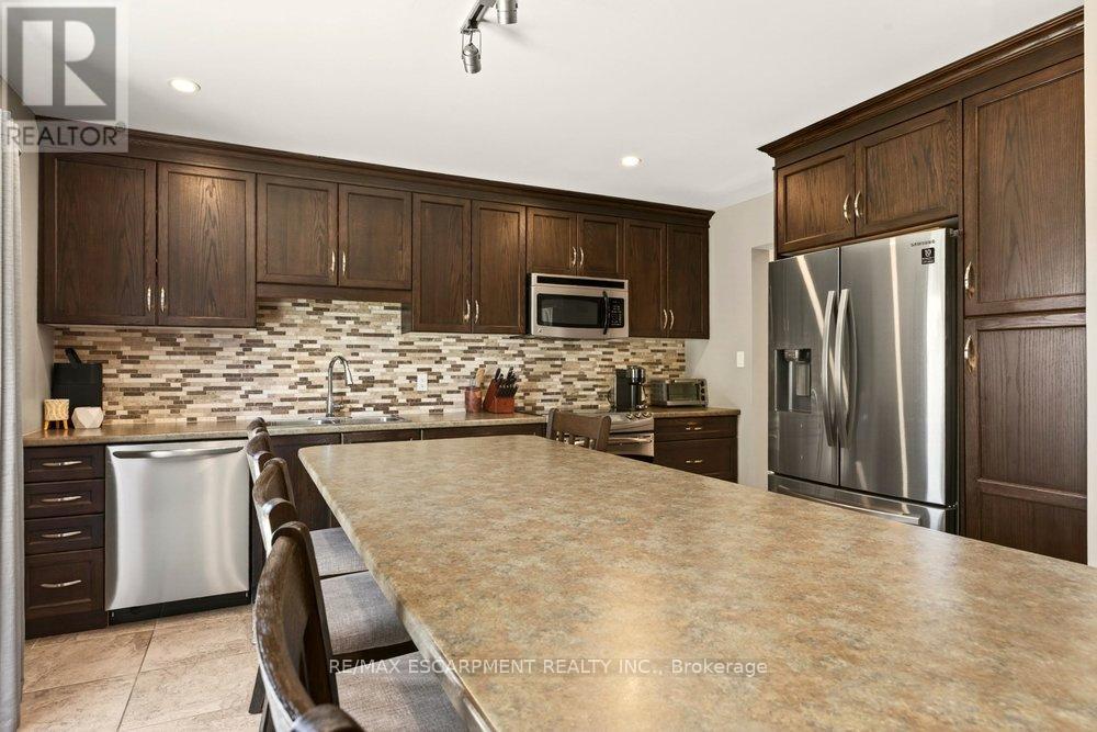 72 GURNETT DRIVE - 6