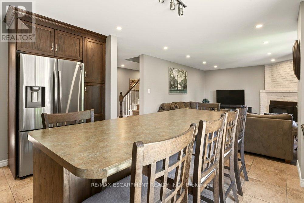 72 GURNETT DRIVE - 8