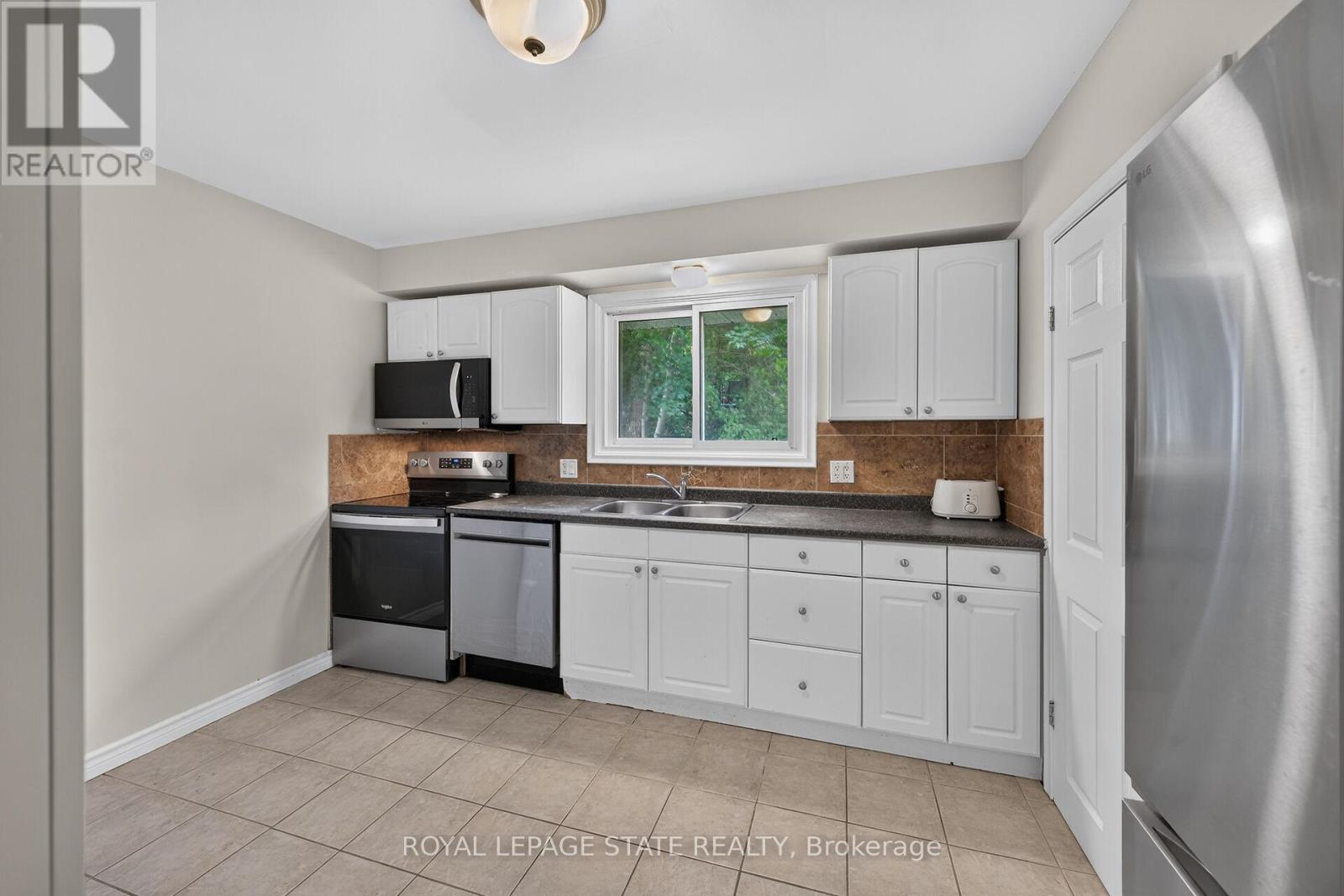 27 AINSLIE AVENUE - 15