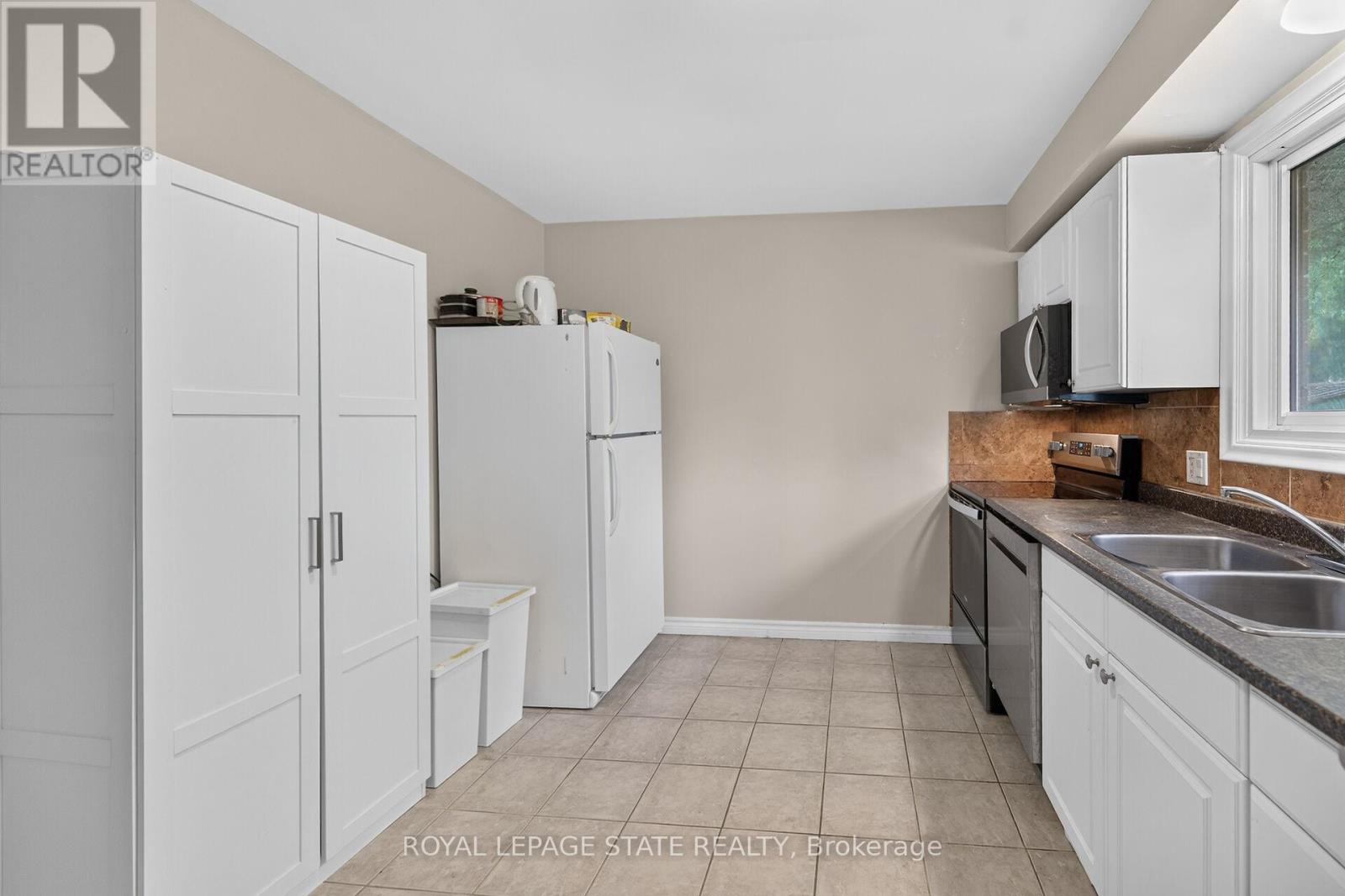 27 AINSLIE AVENUE - 17