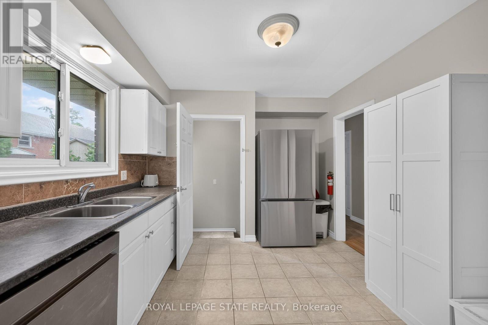 27 AINSLIE AVENUE - 18