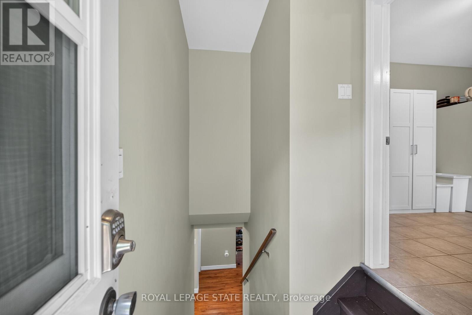 27 AINSLIE AVENUE - 25