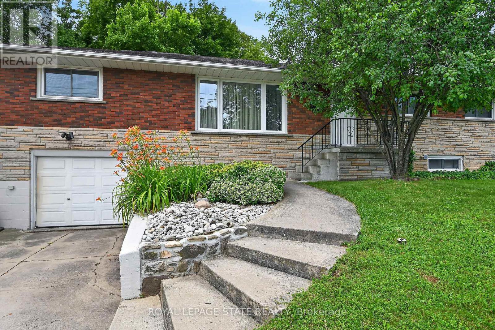 27 AINSLIE AVENUE - 3