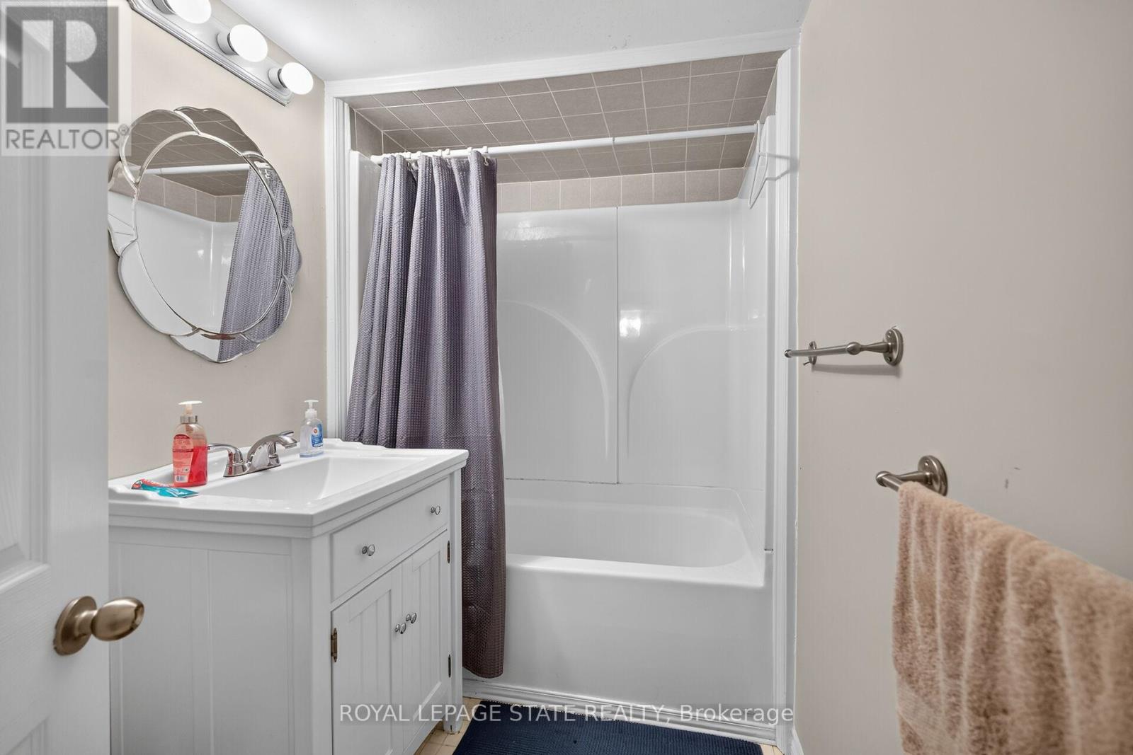 27 AINSLIE AVENUE - 39