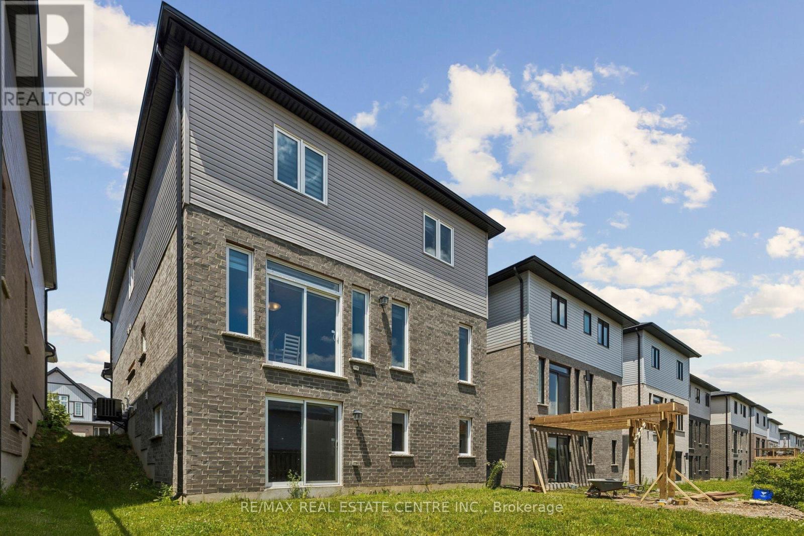 294 CHOKECHERRY CRESCENT - 48