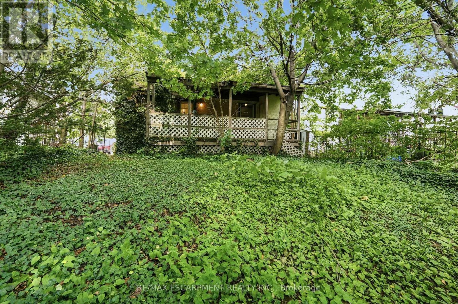 34 EATON PLACE - 29