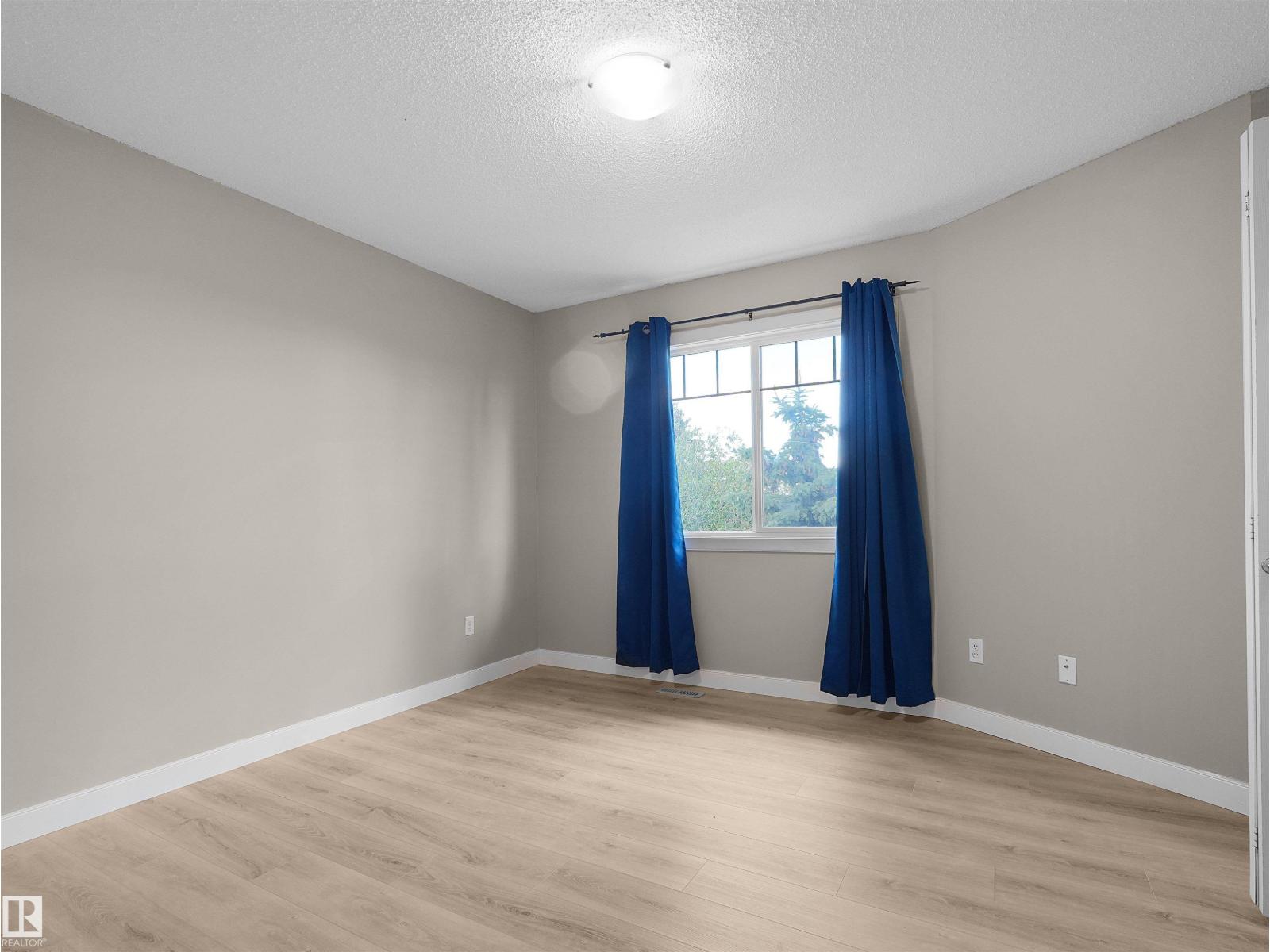 #17 6032 38 AV NW - 16