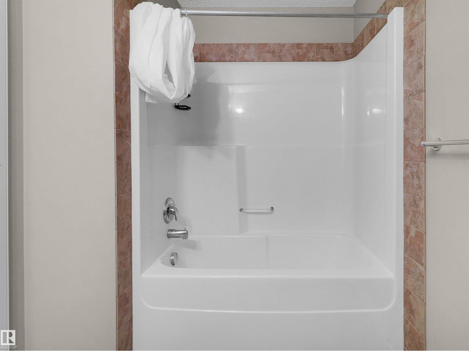 #17 6032 38 AV NW - 21