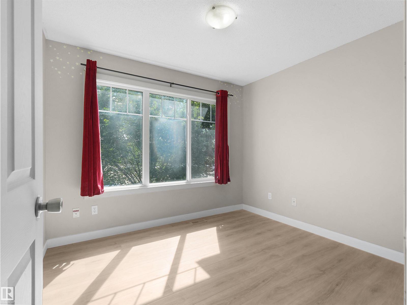#17 6032 38 AV NW - 22