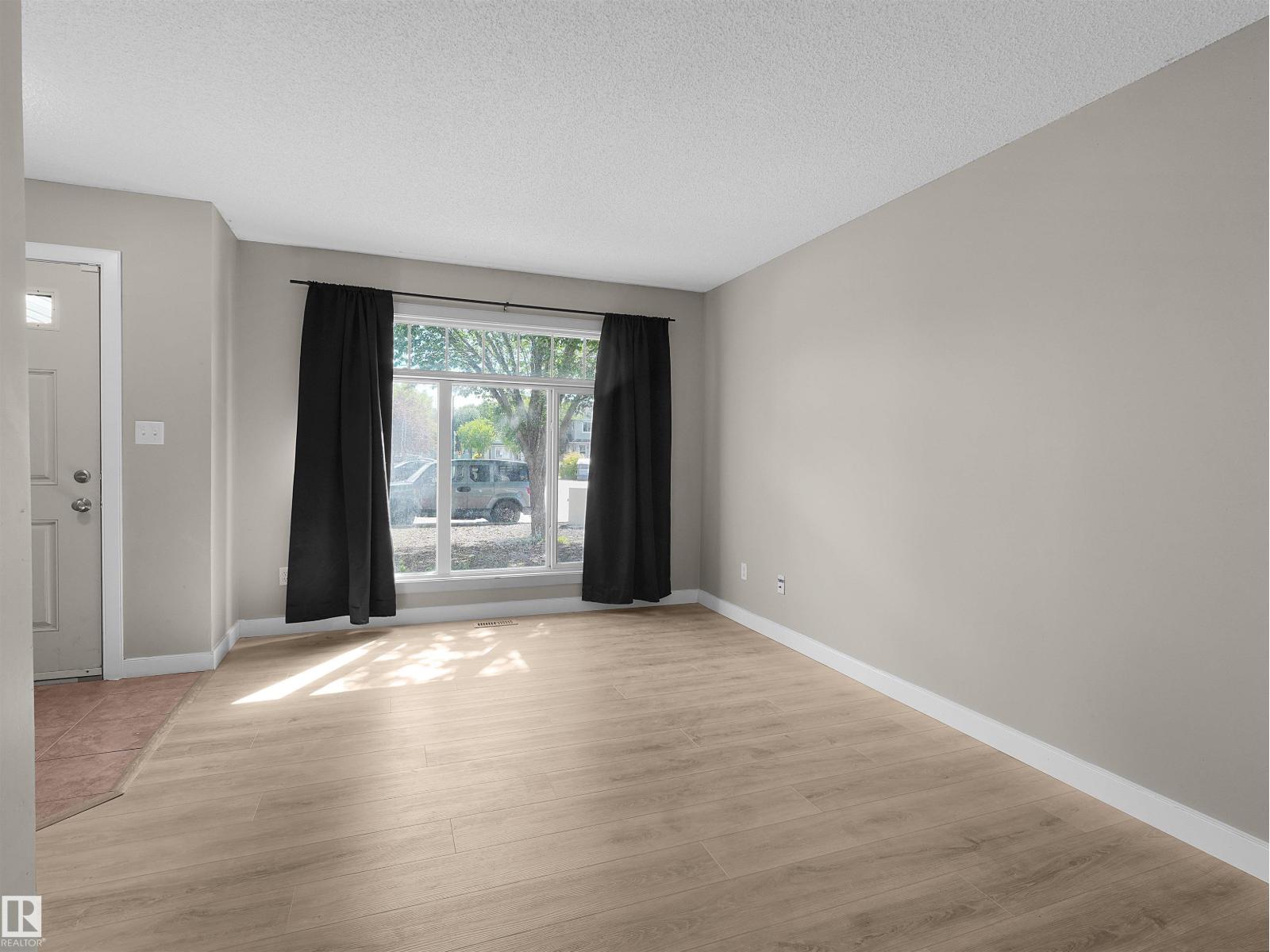 #17 6032 38 AV NW - 8