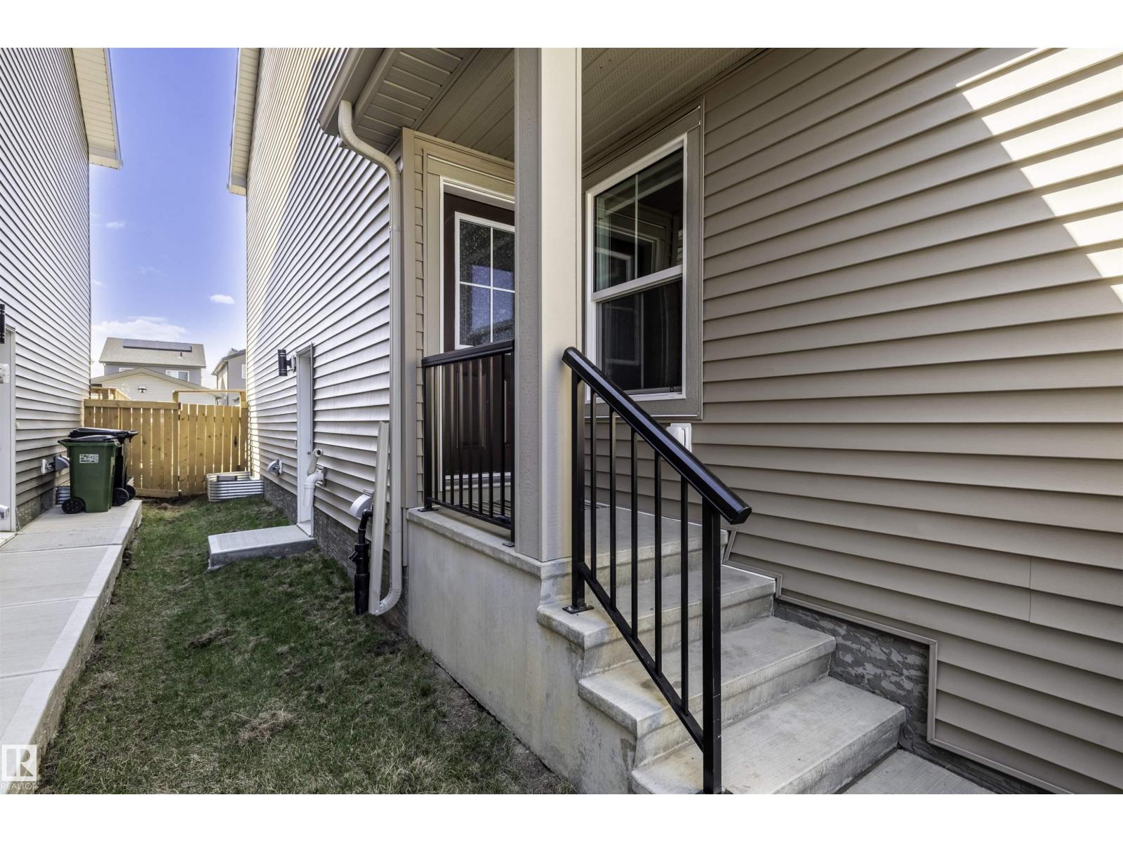 11979 34 AV SW - 35