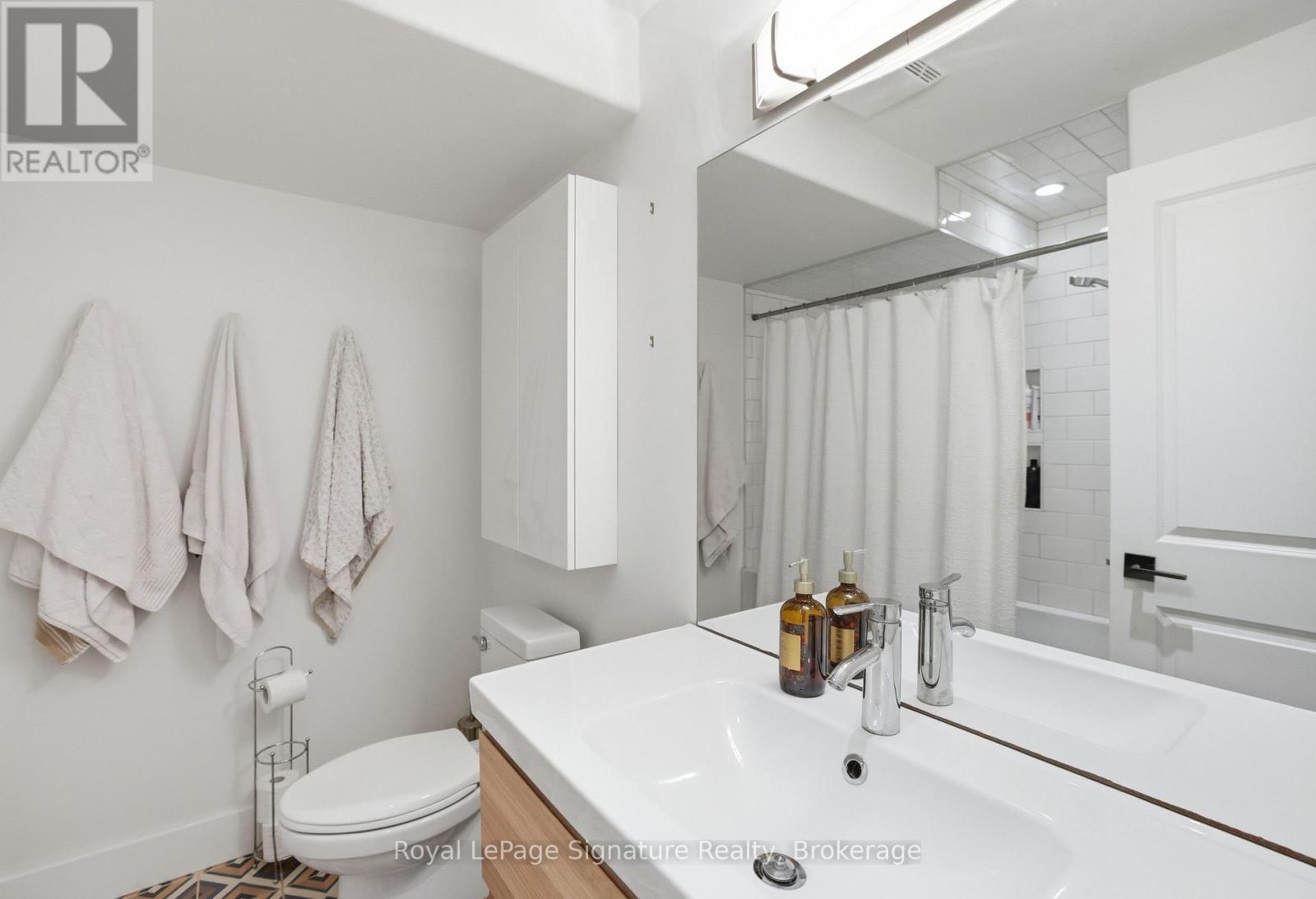98 MOORE CRESCENT - 24