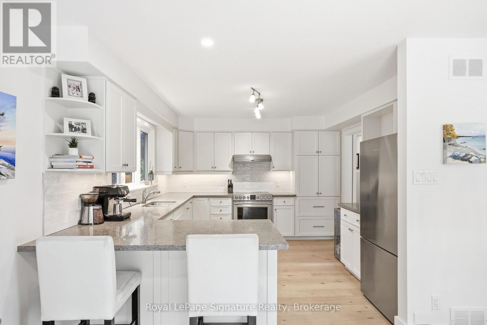 98 MOORE CRESCENT - 11