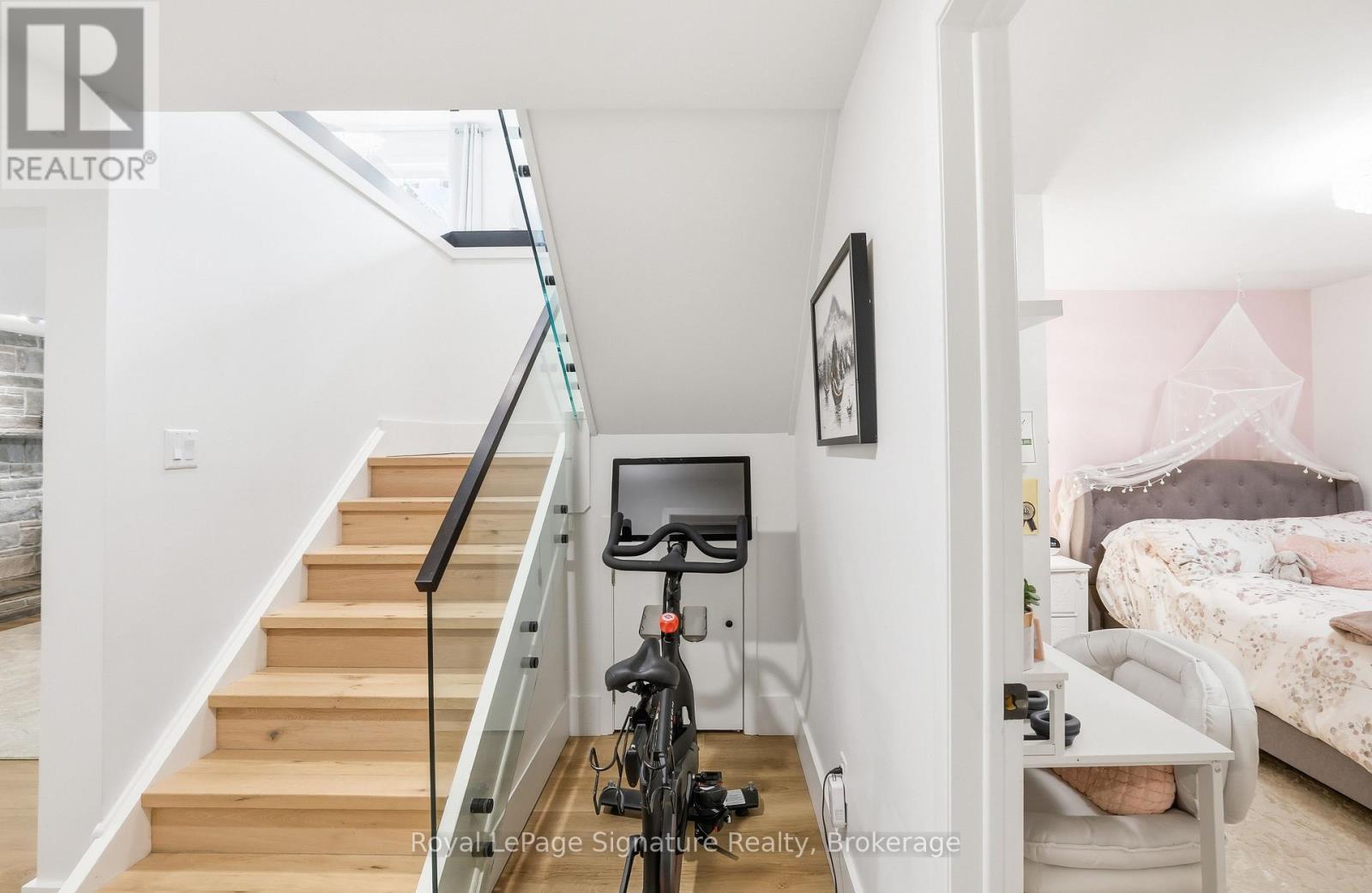 98 MOORE CRESCENT - 17
