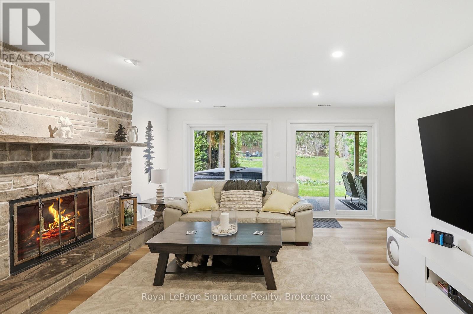 98 MOORE CRESCENT - 19