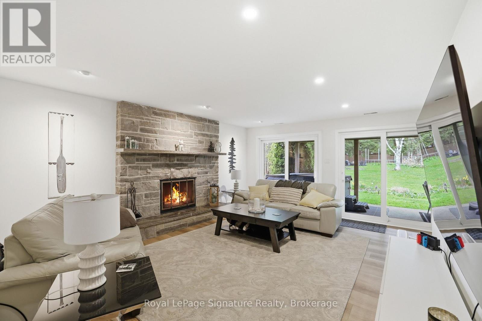 98 MOORE CRESCENT - 18