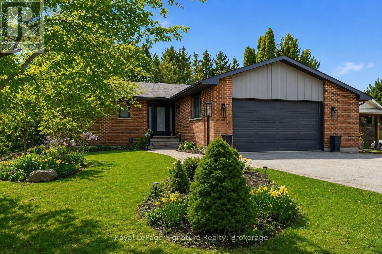 98 MOORE CRESCENT - 1