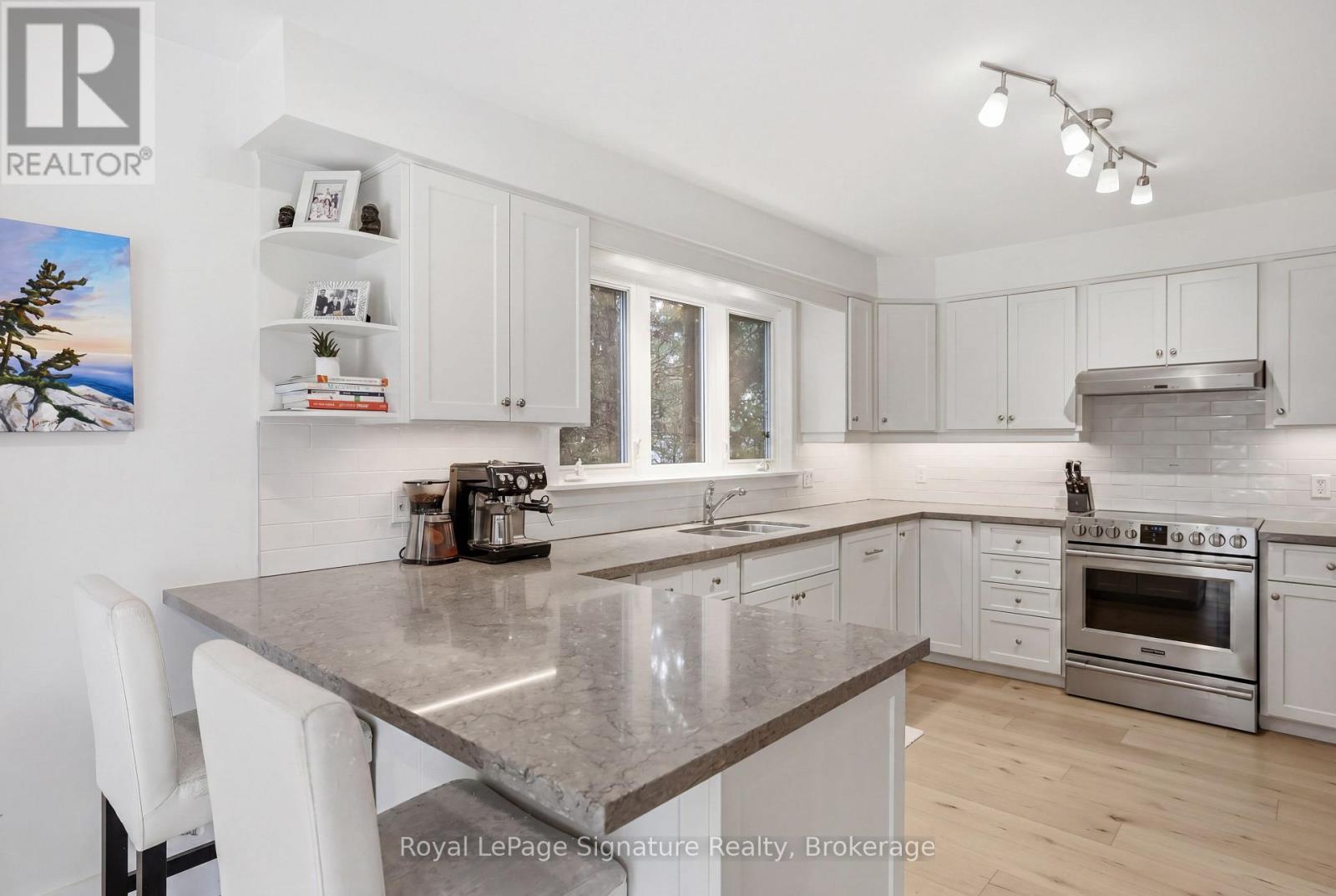 98 MOORE CRESCENT - 10