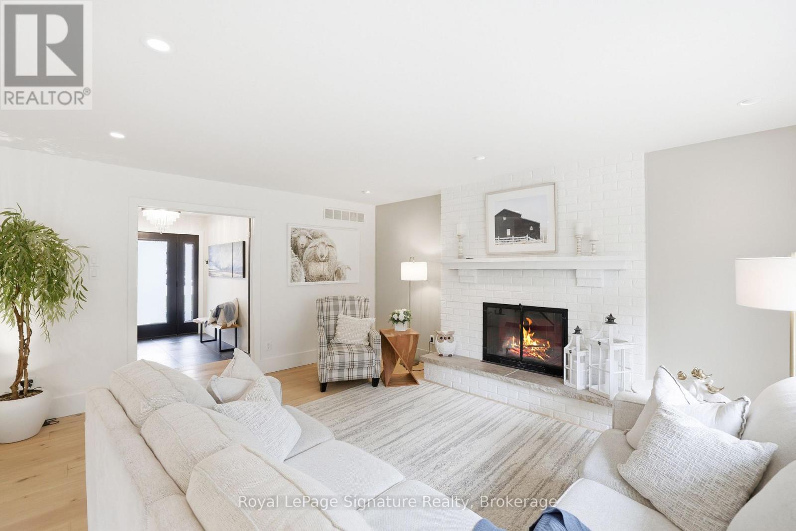 98 MOORE CRESCENT - 6