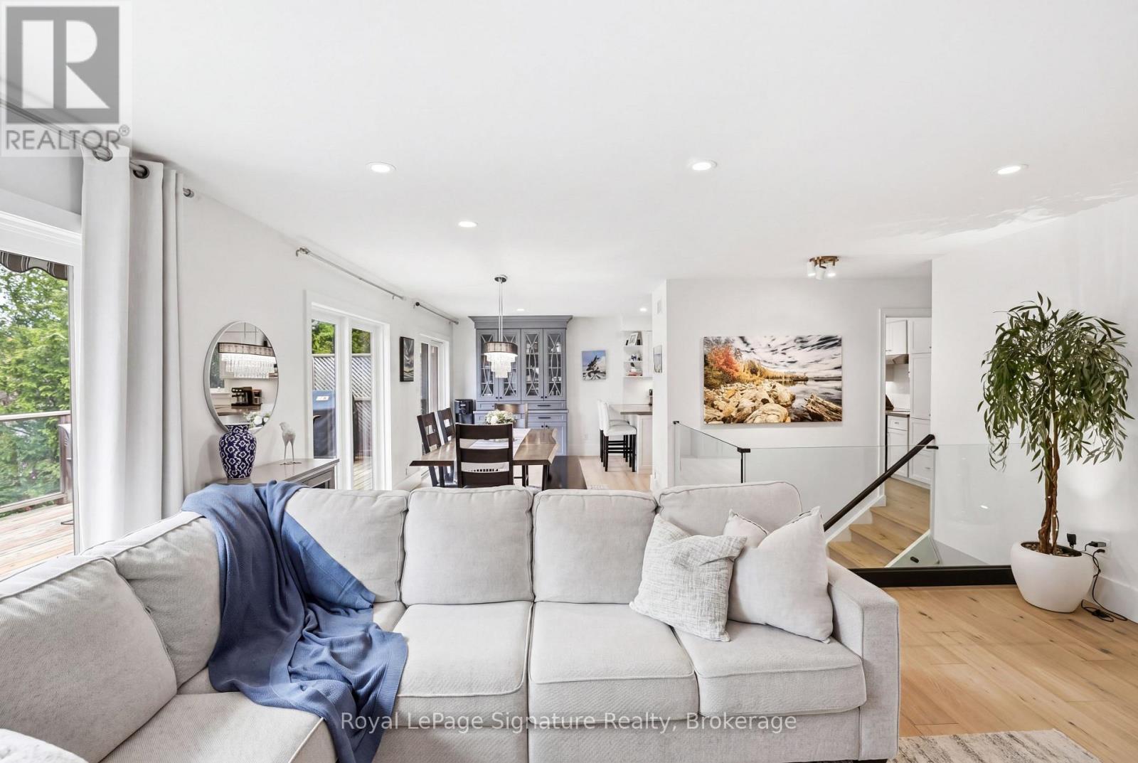 98 MOORE CRESCENT - 7