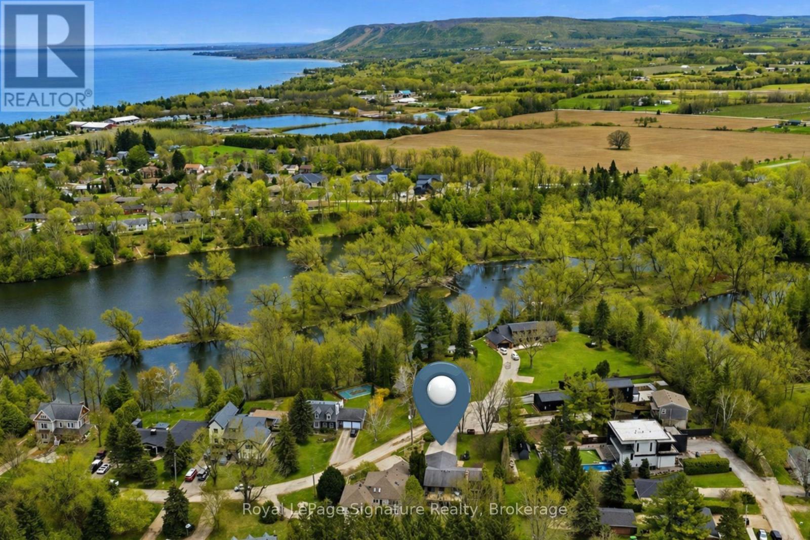 98 MOORE CRESCENT - 29