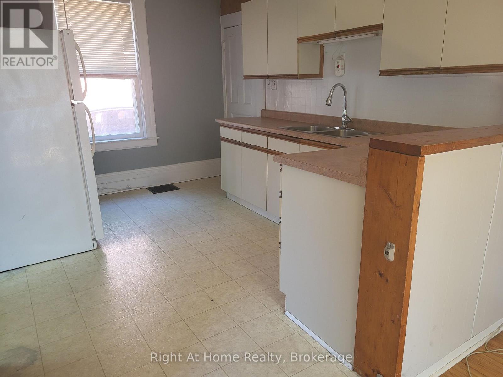 12 MERCER STREET - 11