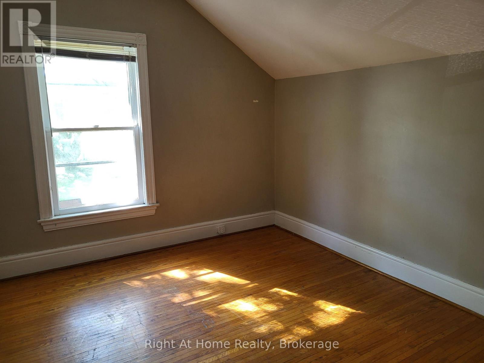 12 MERCER STREET - 24