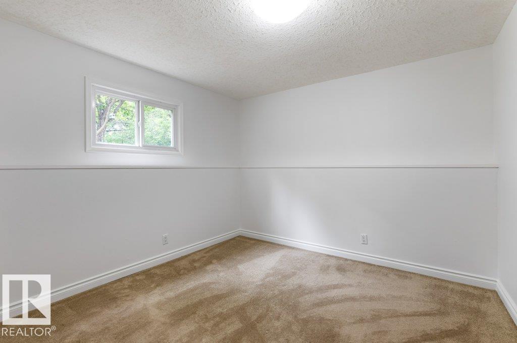 47 SPRUCE CR — photo 36